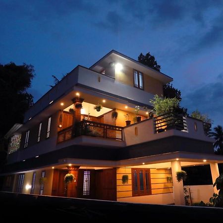 Oyster Marris Homestays 트리반드룸 외부 사진
