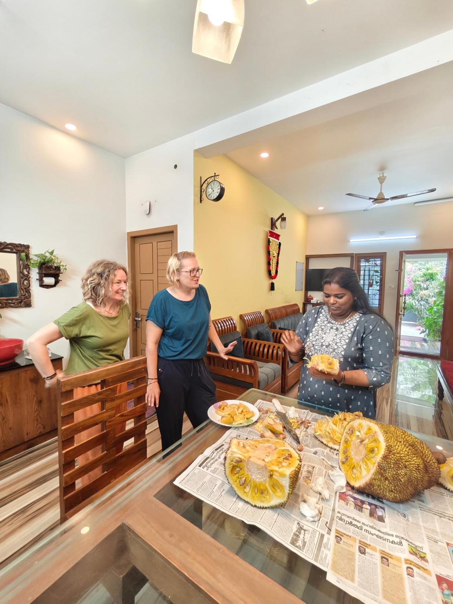Oyster Marris Homestays 트리반드룸 외부 사진